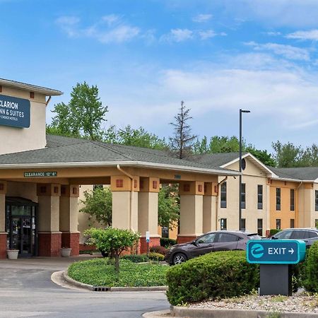 Clarion Inn & Suites Northwest Индианаполис Экстерьер фото