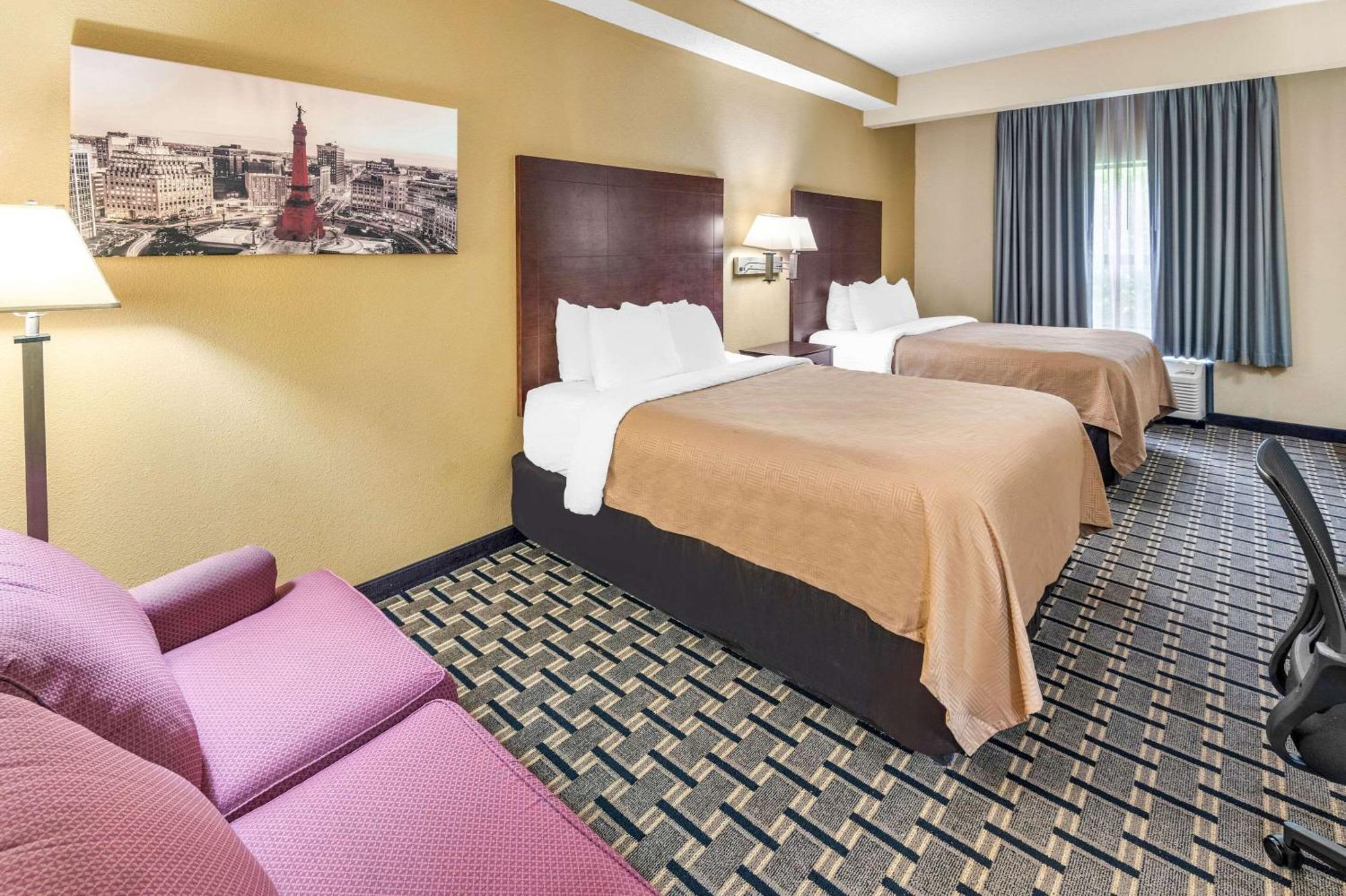 Clarion Inn & Suites Northwest Индианаполис Экстерьер фото