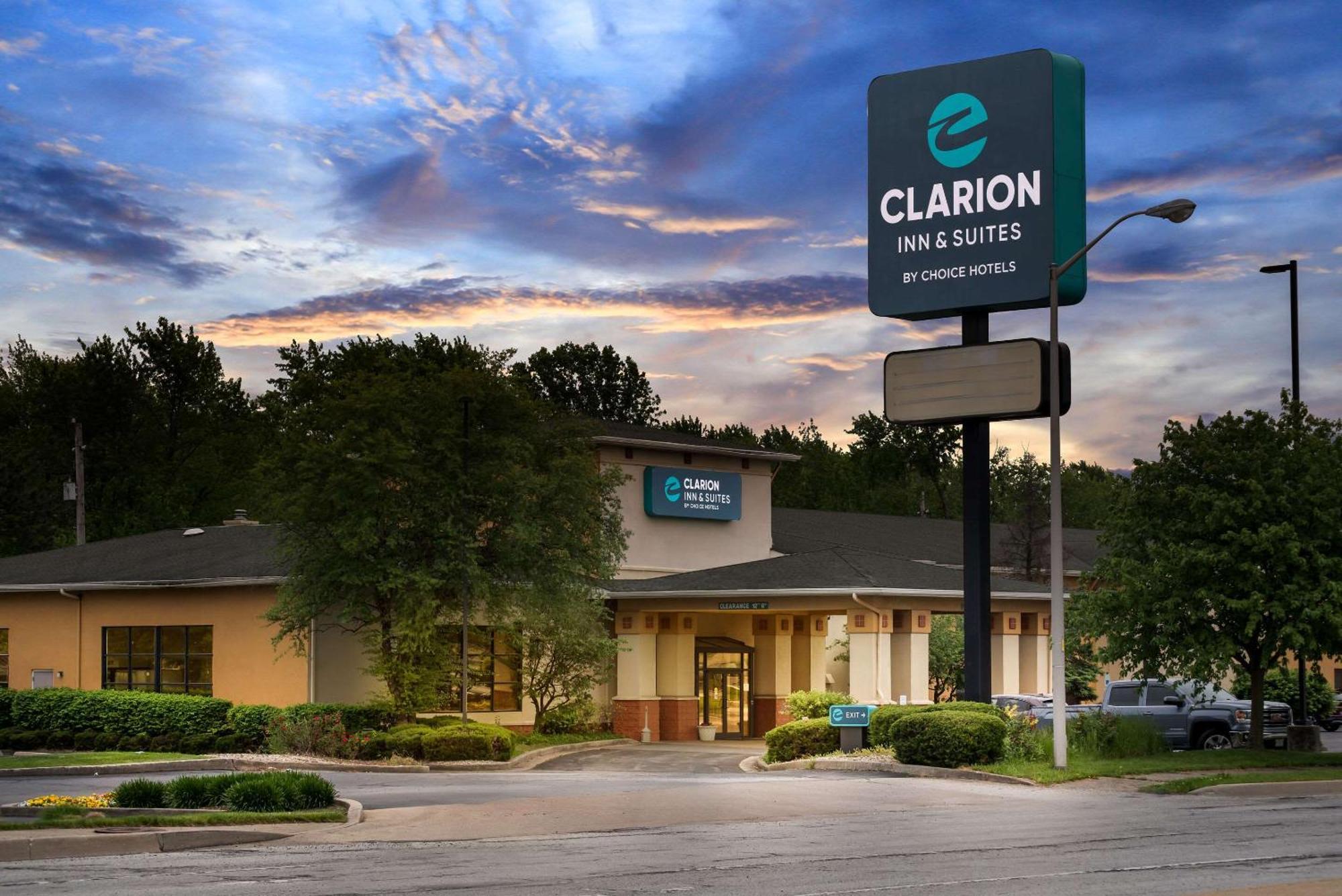 Clarion Inn & Suites Northwest Индианаполис Экстерьер фото