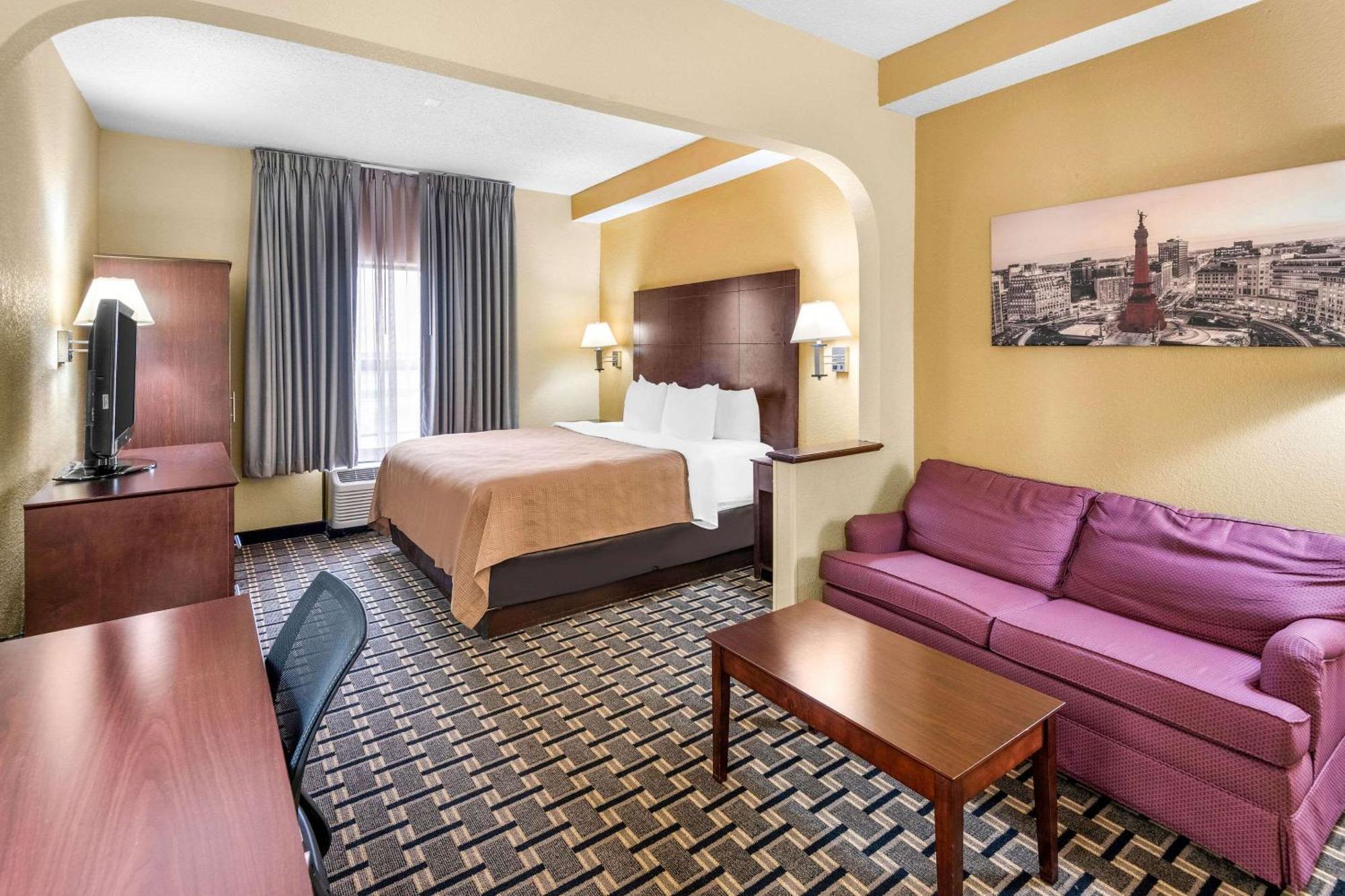 Clarion Inn & Suites Northwest Индианаполис Экстерьер фото
