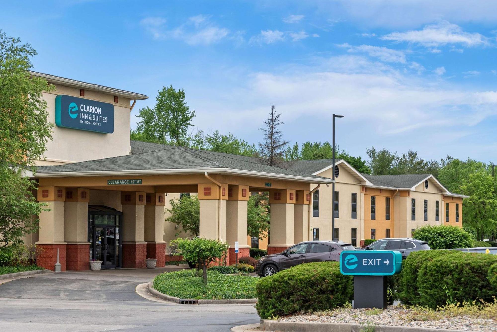 Clarion Inn & Suites Northwest Индианаполис Экстерьер фото